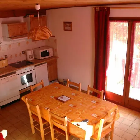 3 Pieces Pour 6, Balcon Expose Sud, Au Coeur De - Fr-1-263-77 Valloire